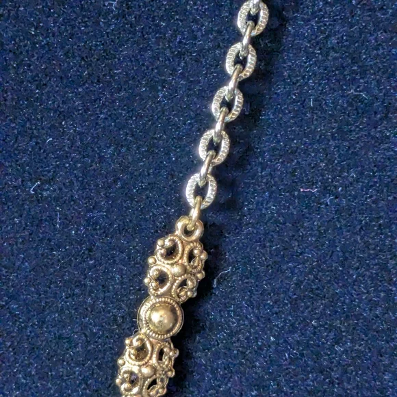 Vintage Gold Tone Chain With Elegant Gold Floral Sugar Pendant And Earrings - Picture 8 of 9